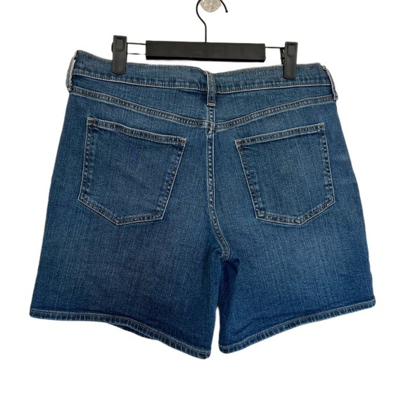 GAP 5" Mid Rise Distressed Jean Shorts in Medium Destroy Denim Size 29 / 8R - Picture 4 of 7